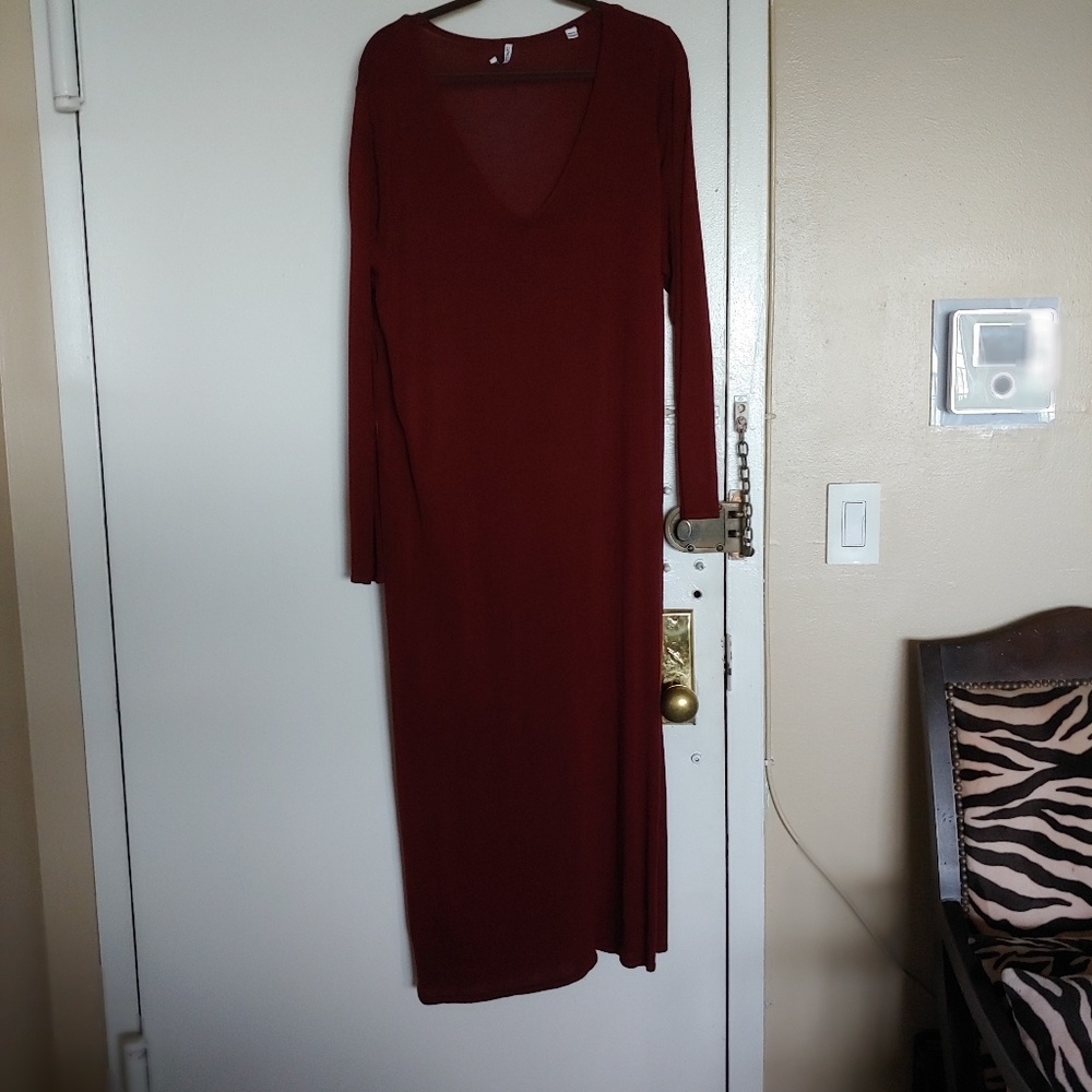 COZY BURGUNDY MIDI SWEATER DRESS - SIZE 24/26